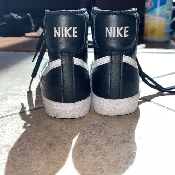 Nike - Picture 4 of 7